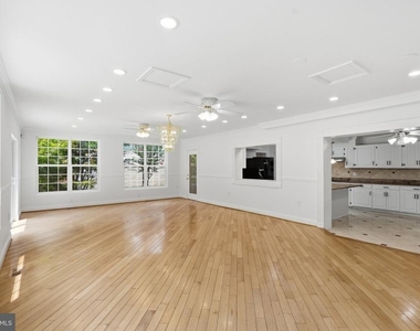 6503 Anna Maria Court - Photo Thumbnail 12
