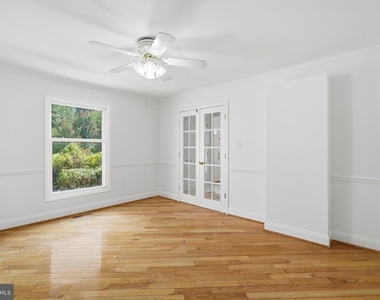 6503 Anna Maria Court - Photo Thumbnail 5