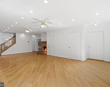 6503 Anna Maria Court - Photo Thumbnail 10