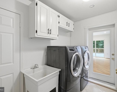 6503 Anna Maria Court - Photo Thumbnail 21