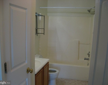 140 Surrey Club Drive - Photo Thumbnail 6
