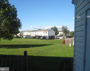 140 Surrey Club Drive - Photo Thumbnail 11