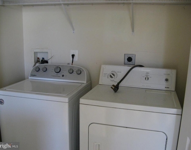 140 Surrey Club Drive - Photo Thumbnail 9