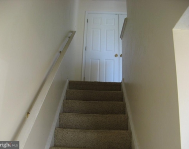 140 Surrey Club Drive - Photo Thumbnail 4