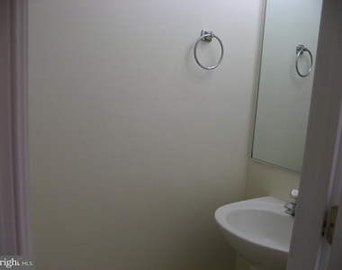 140 Surrey Club Drive - Photo Thumbnail 3