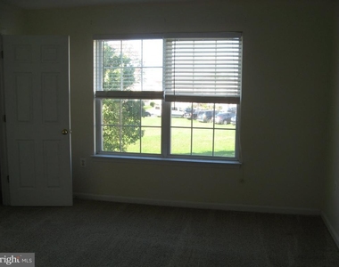 140 Surrey Club Drive - Photo Thumbnail 7