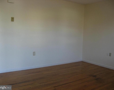 125 Pocono Place - Photo Thumbnail 4