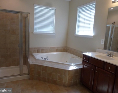 1407 Graham Drive - Photo Thumbnail 18