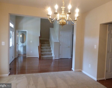 1407 Graham Drive - Photo Thumbnail 2