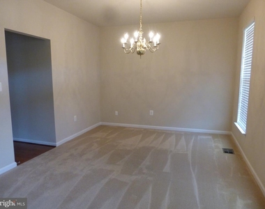 1407 Graham Drive - Photo Thumbnail 5