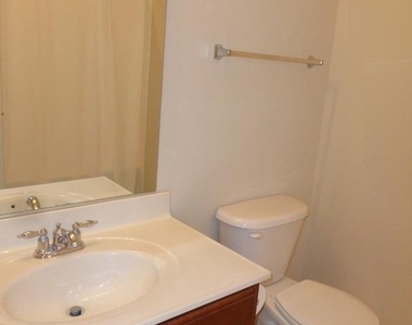 1407 Graham Drive - Photo Thumbnail 9