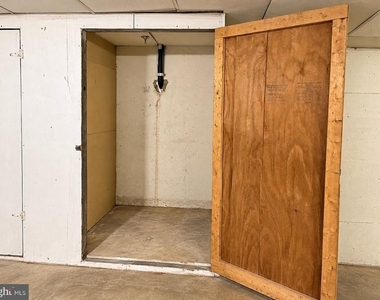 801 S Pitt Street - Photo Thumbnail 14