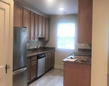 401 Commonwealth Avenue - Photo Thumbnail 4
