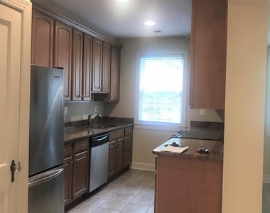 401 Commonwealth Avenue - Photo Thumbnail 5