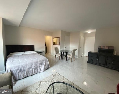1011 Arlington Boulevard - Photo Thumbnail 4