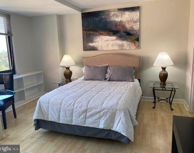 1011 Arlington Boulevard - Photo Thumbnail 2