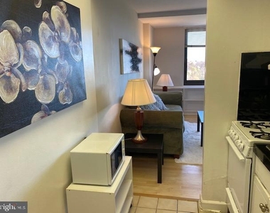 1011 Arlington Boulevard - Photo Thumbnail 5
