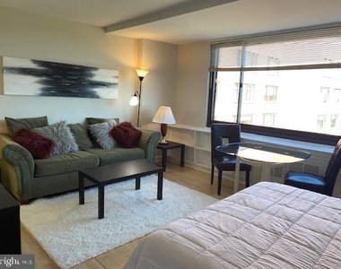 1011 Arlington Boulevard - Photo Thumbnail 7