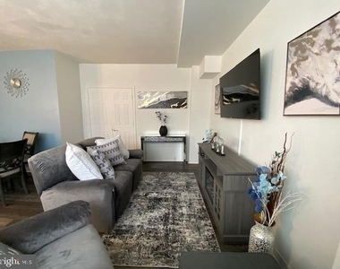 1121 Arlington Boulevard - Photo Thumbnail 8