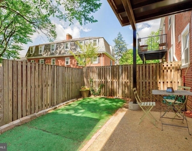 3000 S Columbus Street - Photo Thumbnail 2