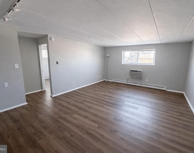 403 N Newberry Street - Photo Thumbnail 5