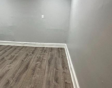 5241 Oxford Avenue - Photo Thumbnail 6