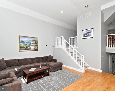919 N American Street - Photo Thumbnail 4