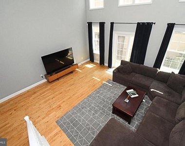 919 N American Street - Photo Thumbnail 7