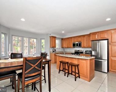 919 N American Street - Photo Thumbnail 8