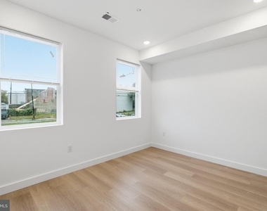 2449 N 6th Street - Photo Thumbnail 11