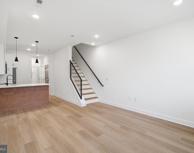 731 W Huntingdon Street - Photo Thumbnail 8