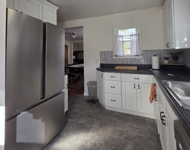 325 N Kendall Avenue - Photo Thumbnail 2