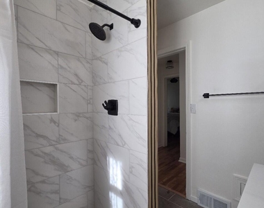 325 N Kendall Avenue - Photo Thumbnail 9