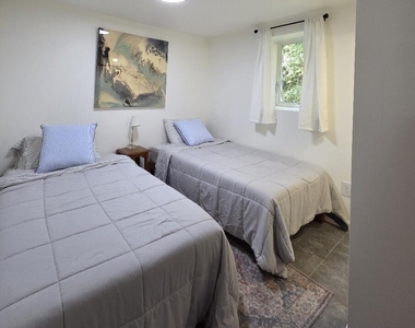 325 N Kendall Avenue - Photo Thumbnail 11