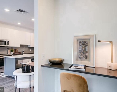 525 N Christopher Columbus Boulevard - Photo Thumbnail 7