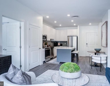 525 N Christopher Columbus Boulevard - Photo Thumbnail 3