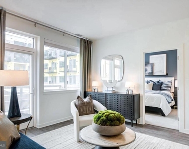 525 N Christopher Columbus Boulevard - Photo Thumbnail 8