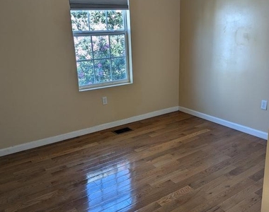 411 Greenwich Street - Photo Thumbnail 6