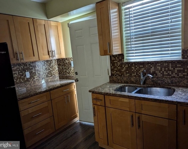 411 Greenwich Street - Photo Thumbnail 2