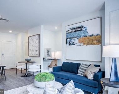 525 N Christopher Columbus Boulevard - Photo Thumbnail 6