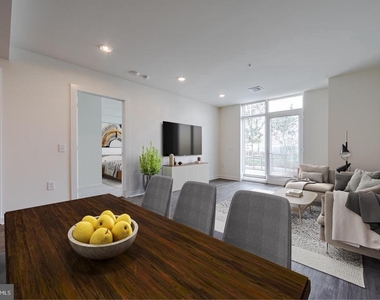525 N Christopher Columbus Boulevard - Photo Thumbnail 1