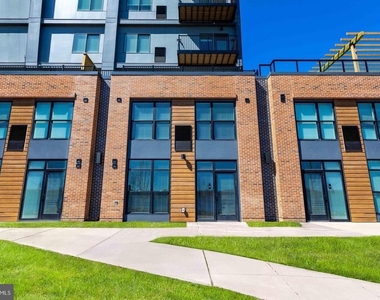 525 N Christopher Columbus Boulevard - Photo Thumbnail 6