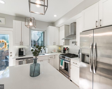 2138 Pierce Street - Photo Thumbnail 6
