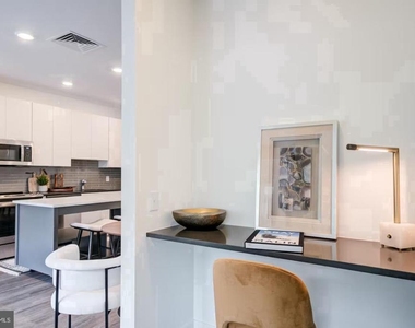 525 N Christopher Columbus Boulevard - Photo Thumbnail 7