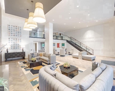 525 N Christopher Columbus Boulevard - Photo Thumbnail 35
