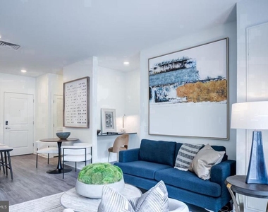 525 N Christopher Columbus Boulevard - Photo Thumbnail 6