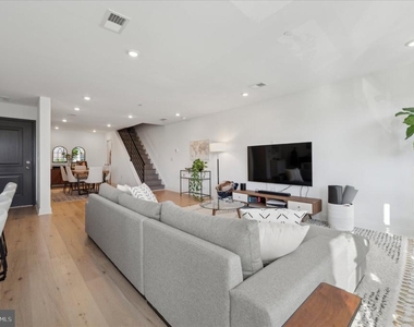 1316 N Franklin Street - Photo Thumbnail 8