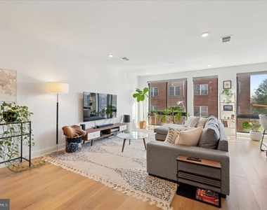 1316 N Franklin Street - Photo Thumbnail 4