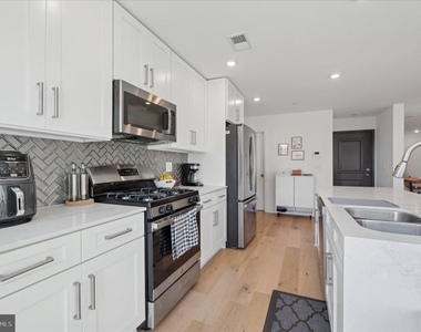 1316 N Franklin Street - Photo Thumbnail 6