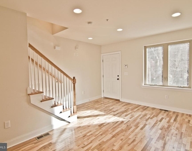 1142 N Hope Street - Photo Thumbnail 4